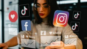 Herkes 'Influencer', Herkes Uzman... Peki Gerçek Bilgi Nerede? Dijital Gürültüde Kaybolmamak